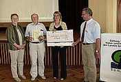 Rolf Baake und Kerstin Rieche nehmen den Umweltpreis 2008 der SUNK Sachsen-Anhalt entgegen