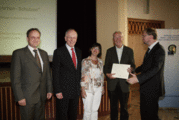 Uwe Wegener nimmt den Sonderpreis der SUNK 2011 entgegen